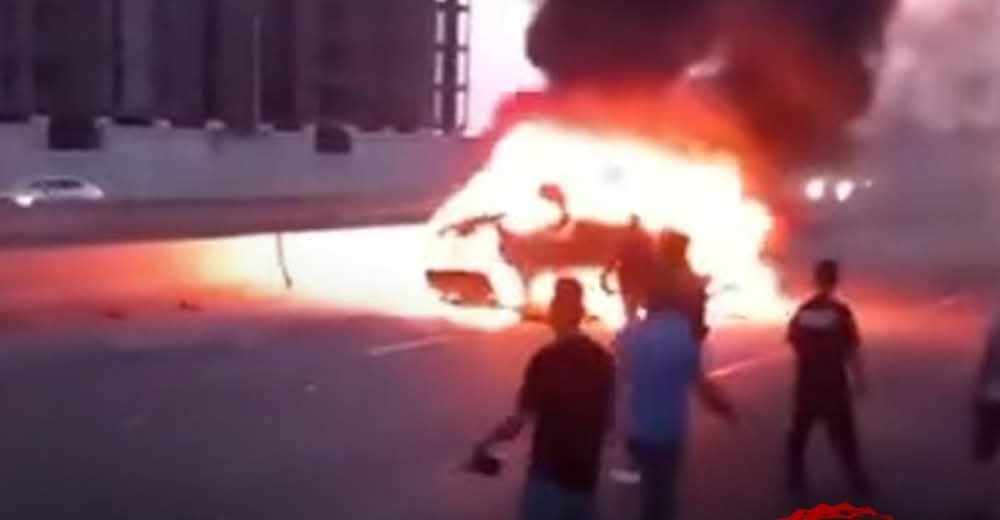 مصرع 4 أشخاص وإصابة آخر بحروق في انقلاب سيارة واشتعالها على طريق مطروح