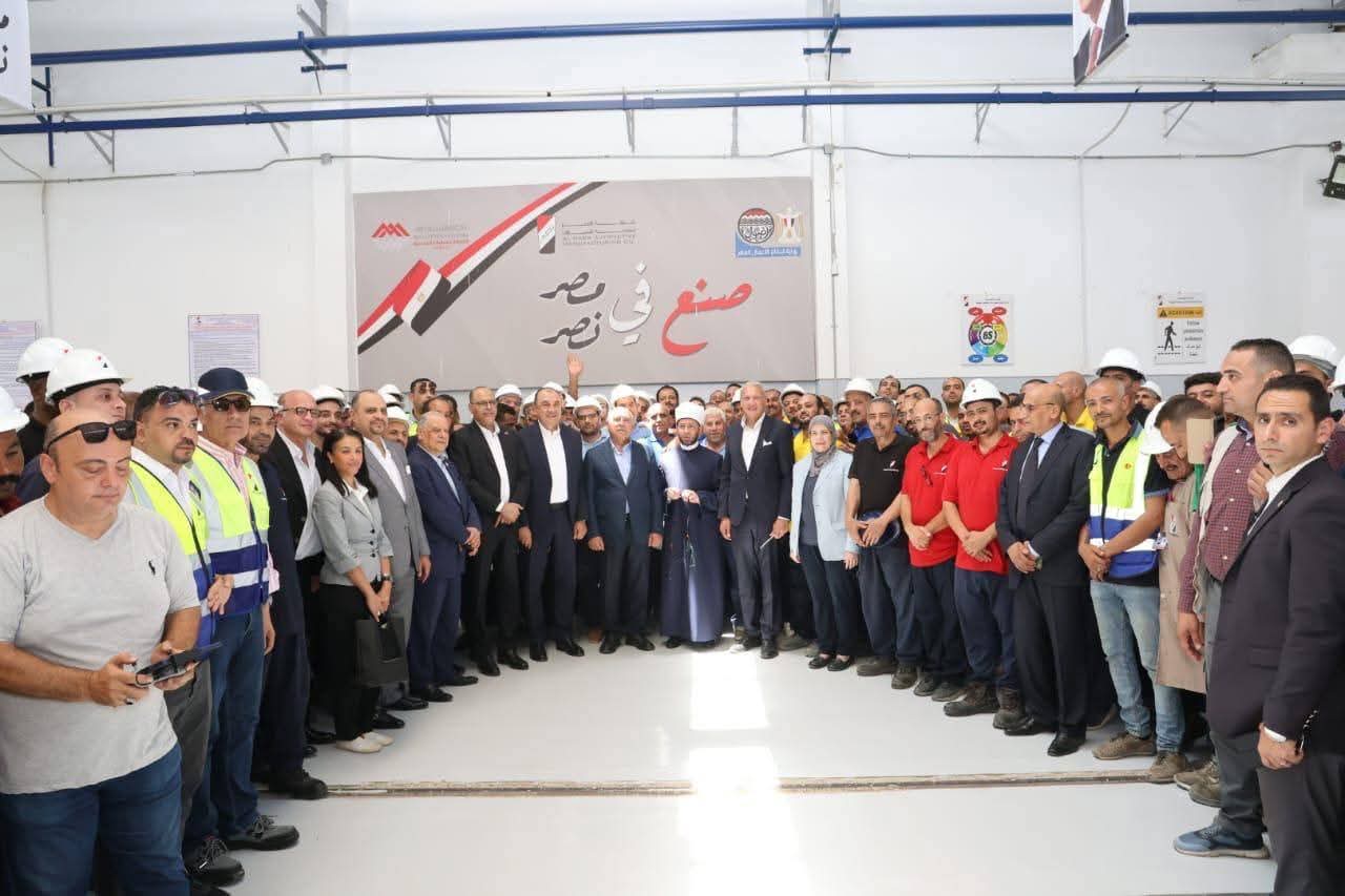 نائب رئيس مجلس الوزراء للتنمية الصناعية وزير الصناعة والنقل ووزراء قطاع الأعمال العام والعمل والأوقاف يتفقدون مصانع شركة النصر للسيارات بحلوان