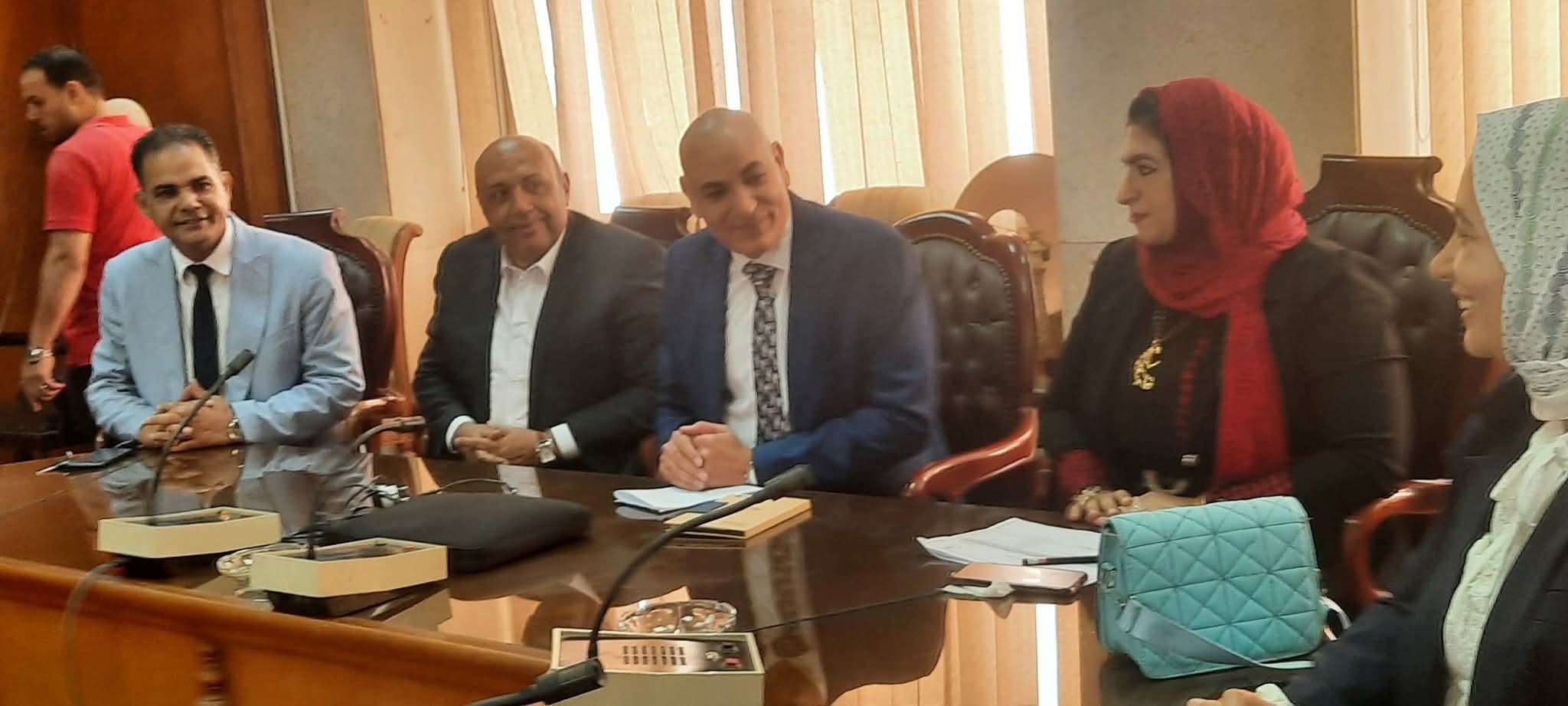 نائب رئيس الجامعة لشئون التعليم والطلاب يشهد تقييم ملفات جائزة مصر للتميز الحكومى بجامعه المنوفيه