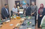 نائب محافظ قنا و رئيس شركة مياه قنا يكرمان الأول على المحافظة بنظام التعليم والتدريب المزدوج للعام الدراسي ٢٠٢٤-٢٠٢٥