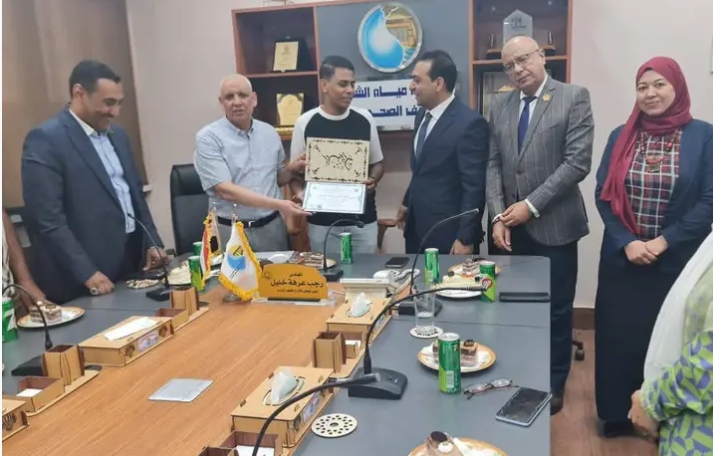 نائب محافظ قنا و رئيس شركة مياه قنا يكرمان الأول على المحافظة بنظام التعليم والتدريب المزدوج للعام الدراسي ٢٠٢٤-٢٠٢٥