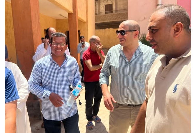 رئيس مجلس مدينة أبو النمرس يتفقد لجان قرى المنوات و يشيد بالإقبال و التنظيم الجيد