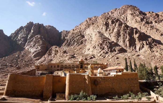 رئيس أساقفةدير 