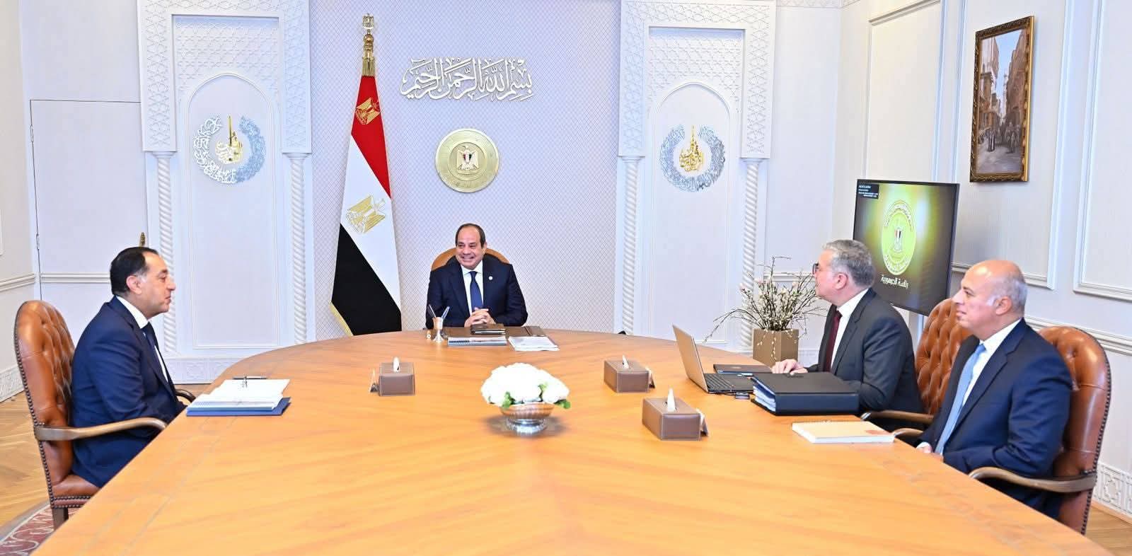 الرئيس السيسى يجتمع برئيس الوزراء ووزير البترول والثروة المعدنية