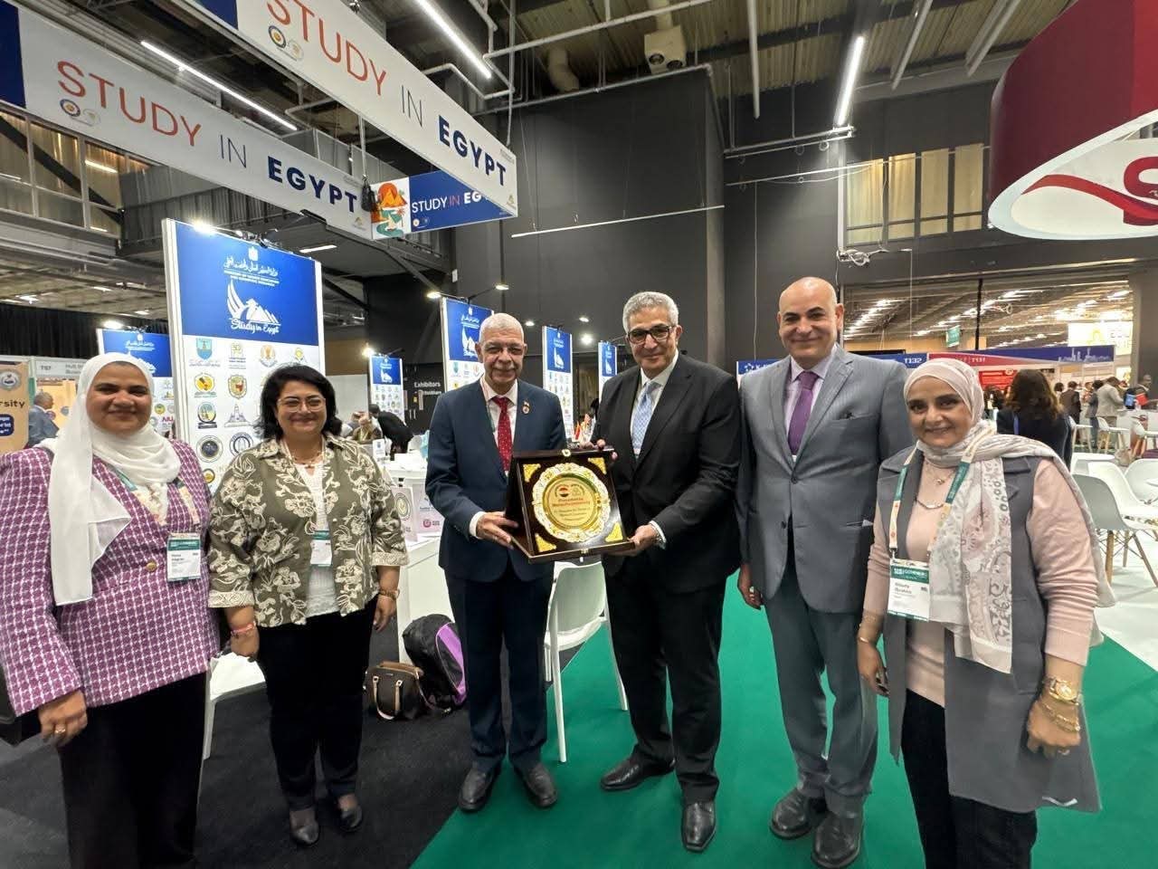 جامعتا المنوفية والمنوفية الأهلية تواصلان بحث تعزيز العلاقات الدولية وعقد شراكات أكاديمية مع الجامعات المشاركة في المعرض الدولي الثاني للتعليم العالي بالسويد