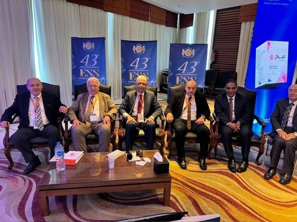 رئيس جامعة المنوفية يترأس ٤ جلسات علمية بالمؤتمر الصيفي الثالث والأربعين للجمعية المصرية للجراحين بمشاركة ١٥ خبيرا دوليا لمناقشة أحدث تطورات الجراحة والأورام