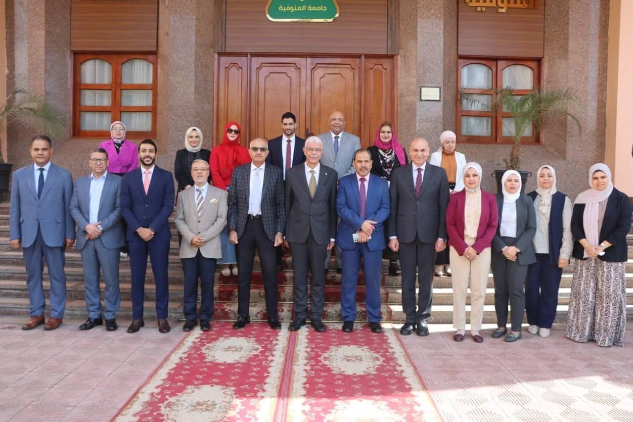 رئيس جامعة المنوفية يستقبل لجنة التحكيم النهائي للدورة الثانية بوزارة التخطيط لتقييم 22 كلية متقدمة لجائزة دوري التميز الحكومي