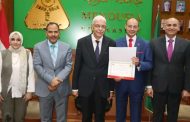 رئيس جامعة المنوفية يرأس اجتماع مجلس الجامعة ويكرم الكليات الفائزة فى مسابقة التميز البيئى للفصل الدراسي الثاني ٢٠٢٤/ ٢٠٢٥