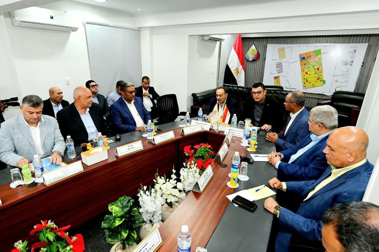 وزير الإسكان ومحافظ أسيوط يتابعان موقف مشروعات مياه الشرب والصرف الصحي بالمحافظة