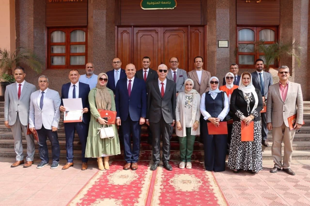رئيس جامعة المنوفية يكرم منسقي معايير مسابقة 