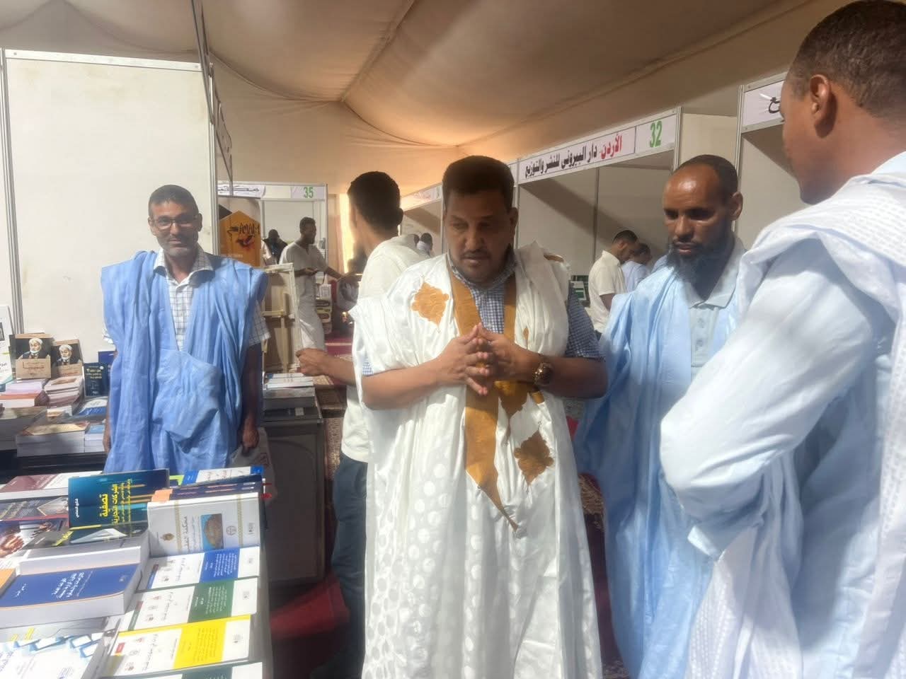 إستمرار الاقبال منقطع النظير على جناح مؤسسة رسالة السلام بمعرض نواكشوط الدولى للكتاب
