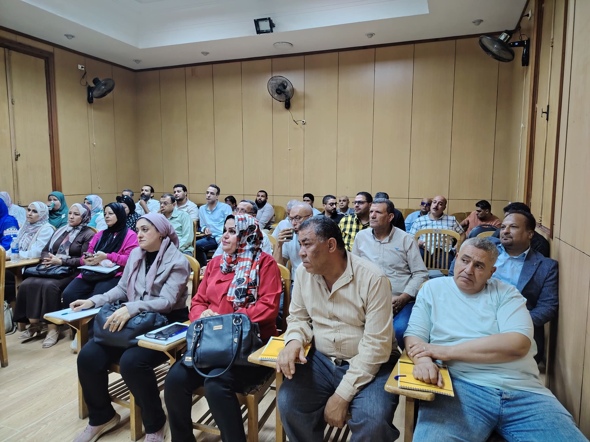 الدورة المستندية وإعداد المقايسات المالية بين المفروض والمأمول بإعداد القادة