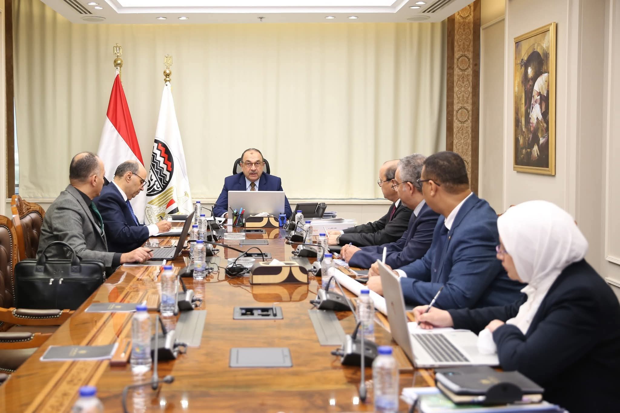 وزير قطاع الأعمال العام يتابع جهود التوافق مع آلية تعديل حدود الكربون لتعزيز تنافسية الصادرات