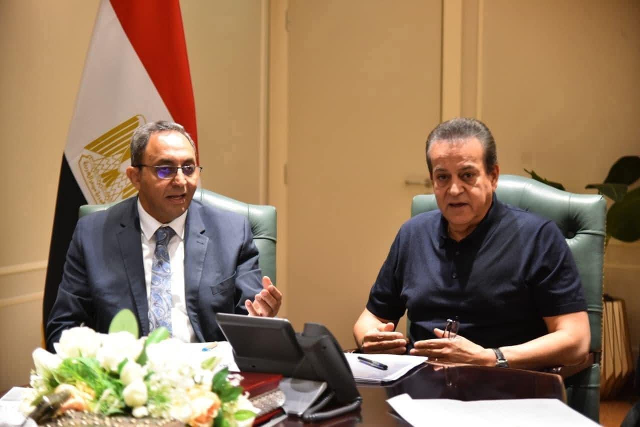 وزير الصحة يبحث مع محافظ قنا تطوير المنظومة الصحية وتحقيق نقلة نوعية في خدمات الصعيد