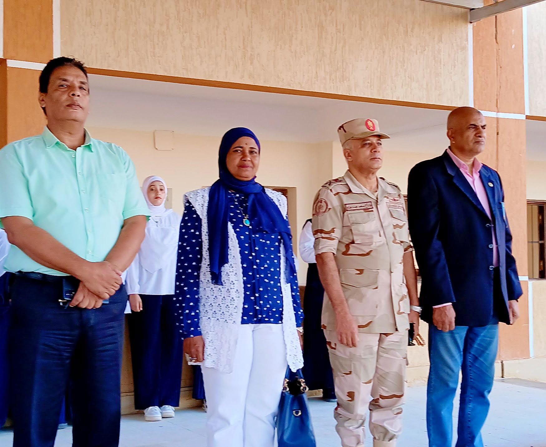 وكيلة تعليم البحر الأحمر تتفقد المدارس الفنية العسكرية بسفاجا وتؤكد: الانضباط وحب الوطن أساس النهوض بالتعليم