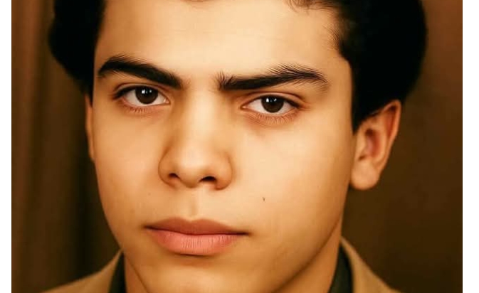 معركة عين جالوت                                                                                   قلم عادل شلبي.                                                                                                    هذا هو تاريخنا الإسلامى الذى صنعه العقل التابع المعتقد القويم السليم الذي أنتح فكر قويم فى المحافظة بالدفاع عن الوطن وكل العالم من شرور النفوس المريضة الضعيفة التى تسعى فقط إلي إشباع ملزاتها علي حساب ضعاف البشر في كل العالم فالمغول ومن على شاكلتهم أصحاب المعتقدات الفاسدة والباطلة وما أكثرهم حولنا وفى كل العالم من حولنا معركة عين جالوت كانت واحدة من أهم المعارك في التاريخ الإسلامي، وقد وقعت في 3 سبتمبر 1260م. إليك تفاصيل المعركة:   المكان عين جالوت هي منطقة تقع في فلسطين، بين مدينة جنين ومدينة بيسان، وهي منطقة استراتيجية مهمة نظرًا لموقعها الجغرافي الذي يتيح السيطرة على الطرق التجارية والجيش.   التخطيط قام الأمير المملوكي ركن الدين بيبرس بتخطيط المعركة بعناية، حيث أدرك أهمية مواجهة المغول الذين كانوا يتقدمون بسرعة في المنطقة. تم اختيار موقع عين جالوت بعناية، حيث كانت المنطقة جبلية وتتيح للقوات المملوكية التخفي والتحرك بسرعة.   أبطال المعركة  السلطان قطز: كان القائد العام للقوات المملوكية، وقد لعب دورًا حاسمًا في تنظيم المعركة وتحفيز الجنود.  الظاهر بيبرس: كان أحد القادة العسكريين البارزين في المعركة، وقد قاد فرقة من الجيش المملوكي.  جمال الدين آقوش الشمسي: كان أحد القادة العسكريين الذين شاركوا في المعركة.   فلسفة التخطيط اعتمدت المماليك في تخطيطهم للمعركة على عدة عوامل، منها:  استغلال الموقع الجغرافي: تم اختيار موقع عين جالوت بعناية لاستغلال التضاريس الجبلية في إعاقة تقدم القوات المغولية.  التكتيك العسكري: استخدم المماليك تكتيكًا عسكريًا يعتمد على المرونة والقدرة على التحرك بسرعة، مما سمح لهم بالهجوم والانسحاب بسرعة.  التحفيز المعنوي: قام السلطان قطز بتحفيز الجنود معنويًا، مما ساهم في رفع الروح المعنوية للجيش وزيادة عزيمتهم في المعركة.   سير المعركة بدأت المعركة بمواجهة بين القوات المغولية بقيادة كتبغا والقوات المملوكية بقيادة قطز وبيبرس. استخدم المغول تكتيكاتهم المعتادة في الهجوم الشامل، ولكن المماليك كانوا مستعدين لهم. قام بيبرس بقيادة فرقته في هجوم على الجناح الأيسر للمغول، بينما قاد قطز الفرقة الرئيسية في الهجوم على قلب الجيش المغولي.  النتيجة انتهت المعركة بانتصار حاسم للمماليك، حيث تم تدمير الجيش المغولي وقتل قائده كتبغا. كان هذا النصر نقطة تحول كبيرة في التاريخ، حيث أوقف تقدم المغول في المنطقة ومكن المماليك من السيطرة على بلاد الشام ومصر وكم من معركة خاضها المسلمون ونصروا الحق والعدل في كل العالم وكم حافظوا على كل العالم من هلاك محقق وها نحن أمام عدو اليوم الذي أراد الإبادة لشعب أعزل من أجل الإستحواذ على أراضيهم وبمساعدة غرب فاسد مدمر لنفسه بغبائه وفكره الفاسد المريض كالمغول والتتار فيما سبق من أحداث فى تاريخنا الإسلامى العظيم الذي أحيا الحياة ويعمل على إحيائها بالتنمية والتقدم والتحضر  تحيا مصر يحيا الوطن بخير أجناد الأرض علي الدوام