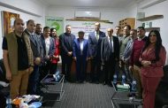 رئيس مركز العرب للأبحاث والدراسات يهدي رئيس حزب الحركة الوطنية الشعبية الليبية مؤلفات الشرفاء الحمادي
