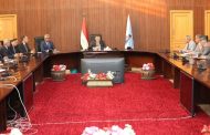 محافظ البحر الأحمر في اجتماع موسع مع رؤساء المدن: لا تهاون في الانضباط الميداني ومتابعة المشروعات والخدمات