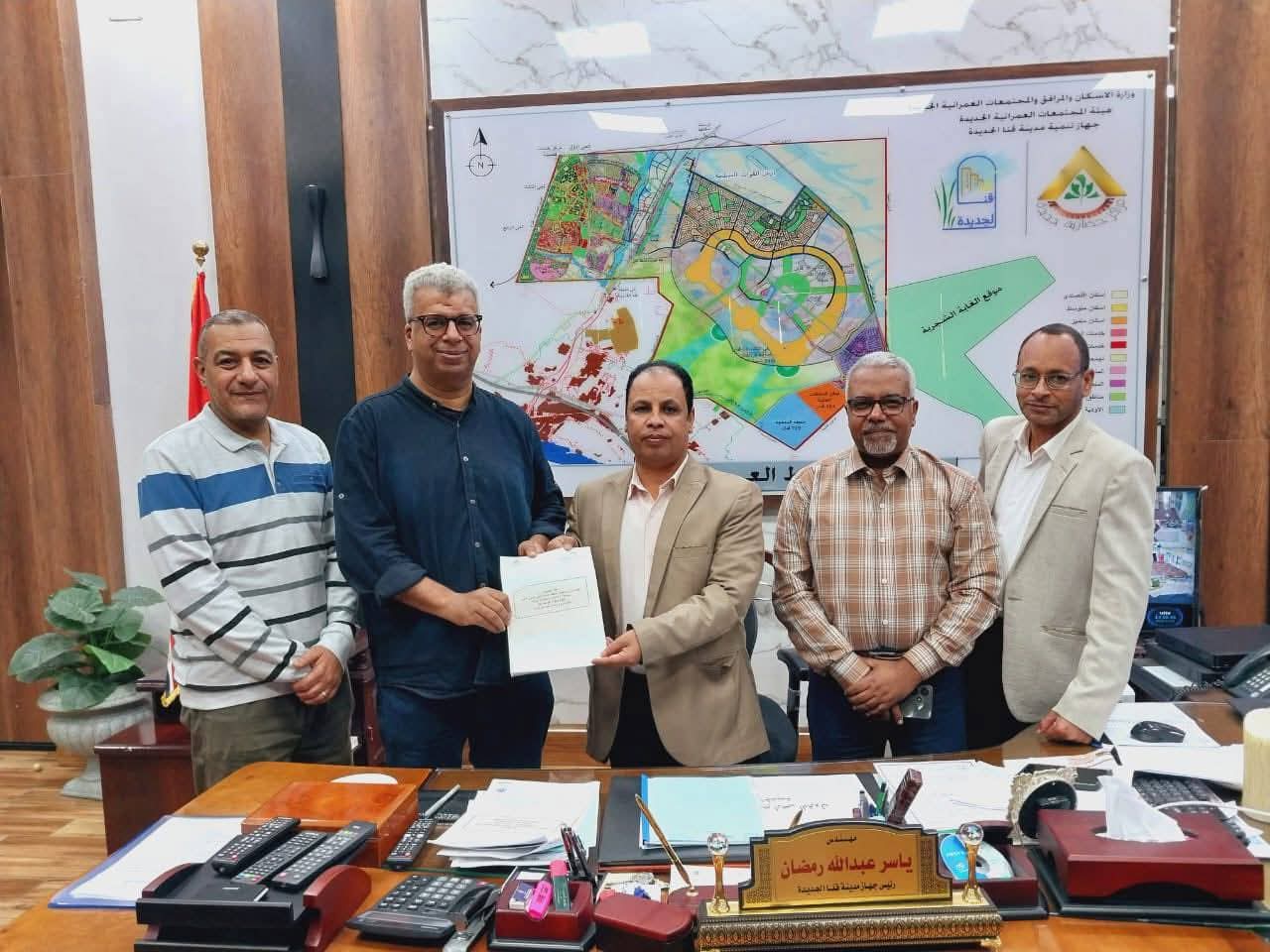 نقابة أطباء قنا تستلم عقد التخصيص النهائي بعد سداد كافة مستحقات أرض نادي الاطباء بقنا الجديدة