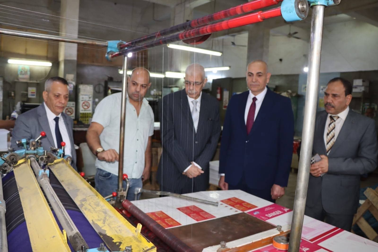 رئيس جامعة المنوفية يتفقد مطابع الجامعة ويبحث سبل تعظيم الاستفادة من الموارد الذاتية وتحويل المطابع لدار للنشر