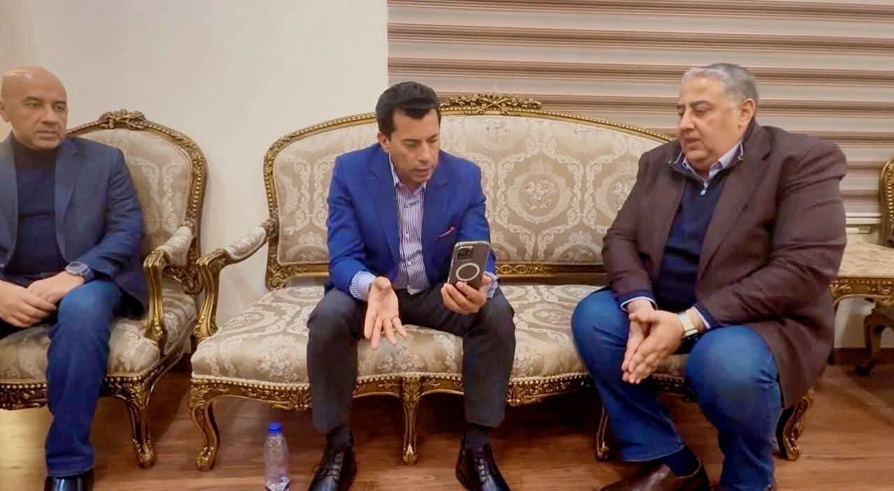 وزير الشباب والرياضة يجرى مكالمة فيديو مع البطل الأولمبى محمد إبراهيم كيشو لإنهاء أزمته والتأكيد على دعمه الكامل لتمثيل مصر
