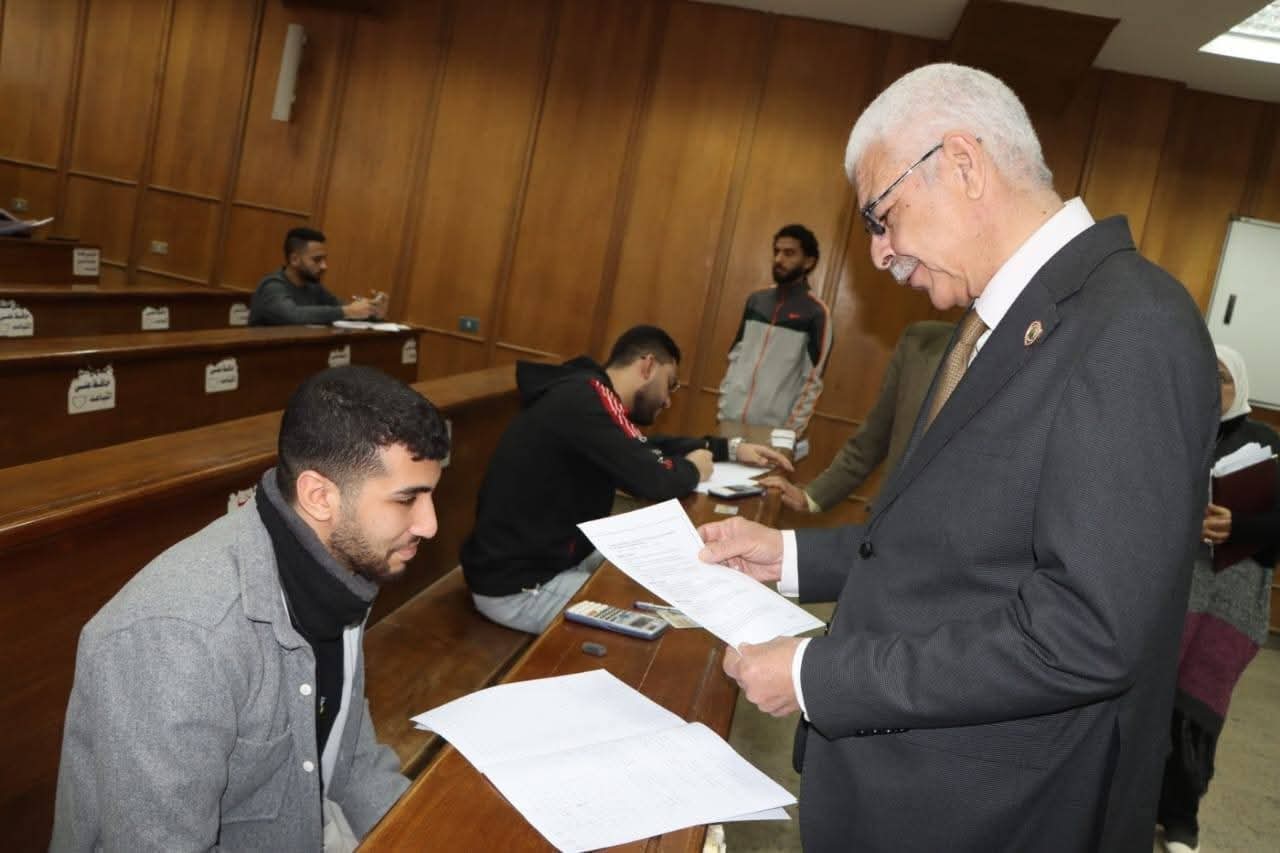 رئيس جامعة المنوفية يتفقد امتحانات كلية الحاسبات والمعلومات ويؤكد: توفير أجواء هادئة ومنضبطة للطلاب أولوية قصوى