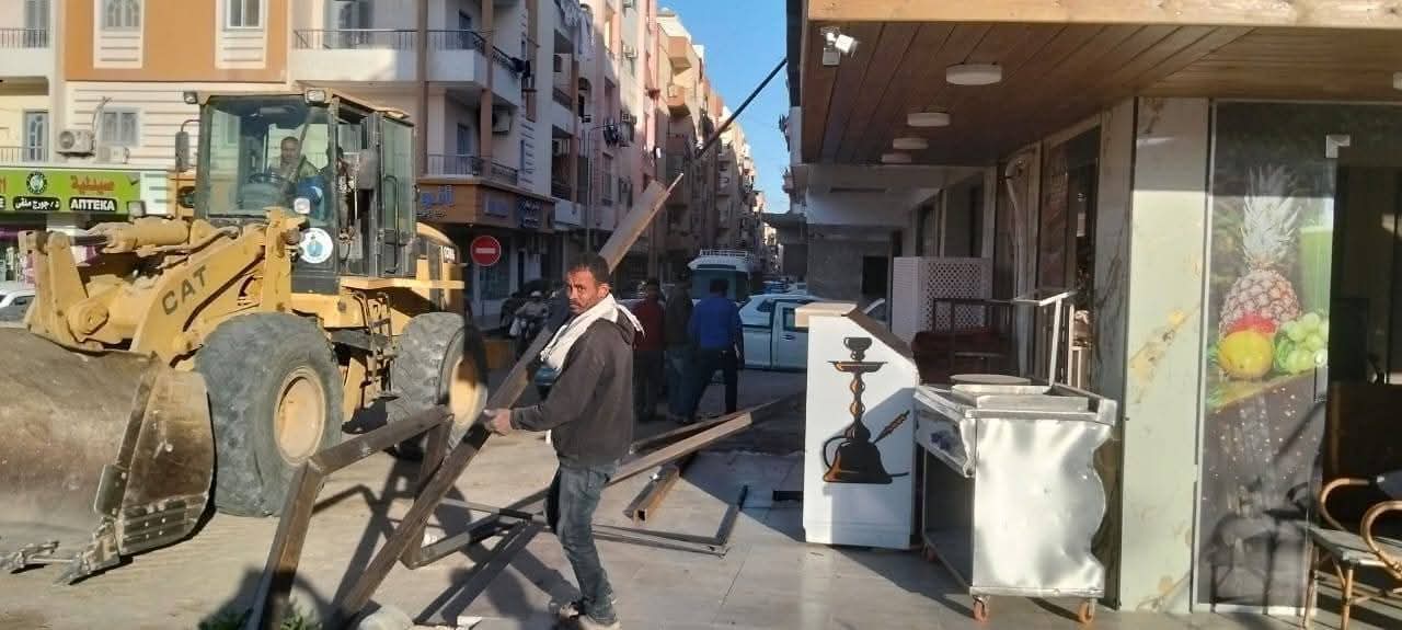 رئاسة حى جنوب الغردقة : إيقاف أعمال بناء مخالفة بمجاويش والتحفظ على المعدات المستخدمة .. وإزالة تنده إشغال طريق بالمدارس