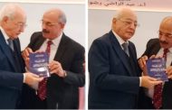 د عبد الراضي رضوان يهدي مؤلفات المفكر العربي علي الشرفاء للدكتور علي الدين هلال وزير الشباب  الأسبق