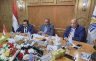 محافظ قنا يستجيب لمطالب تجار شوادر نجع حمادي ويوجه جدولة الديون