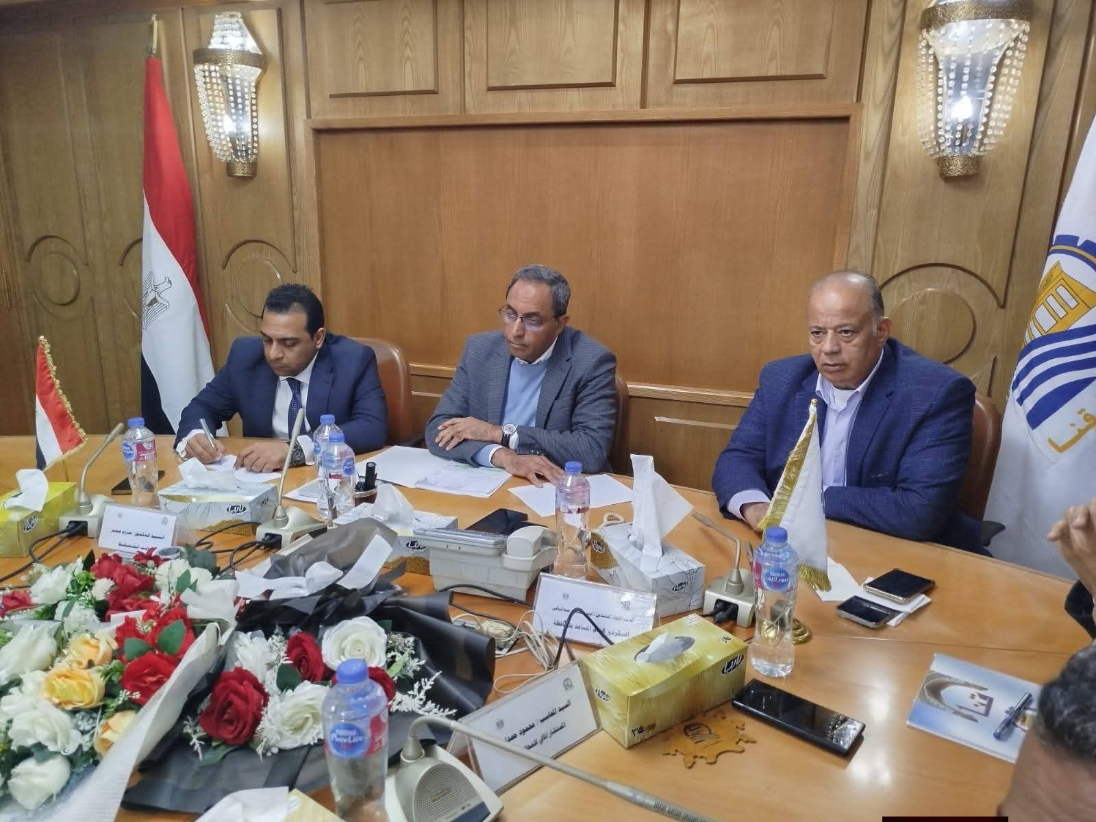 محافظ قنا يستجيب لمطالب تجار شوادر نجع حمادي ويوجه جدولة الديون