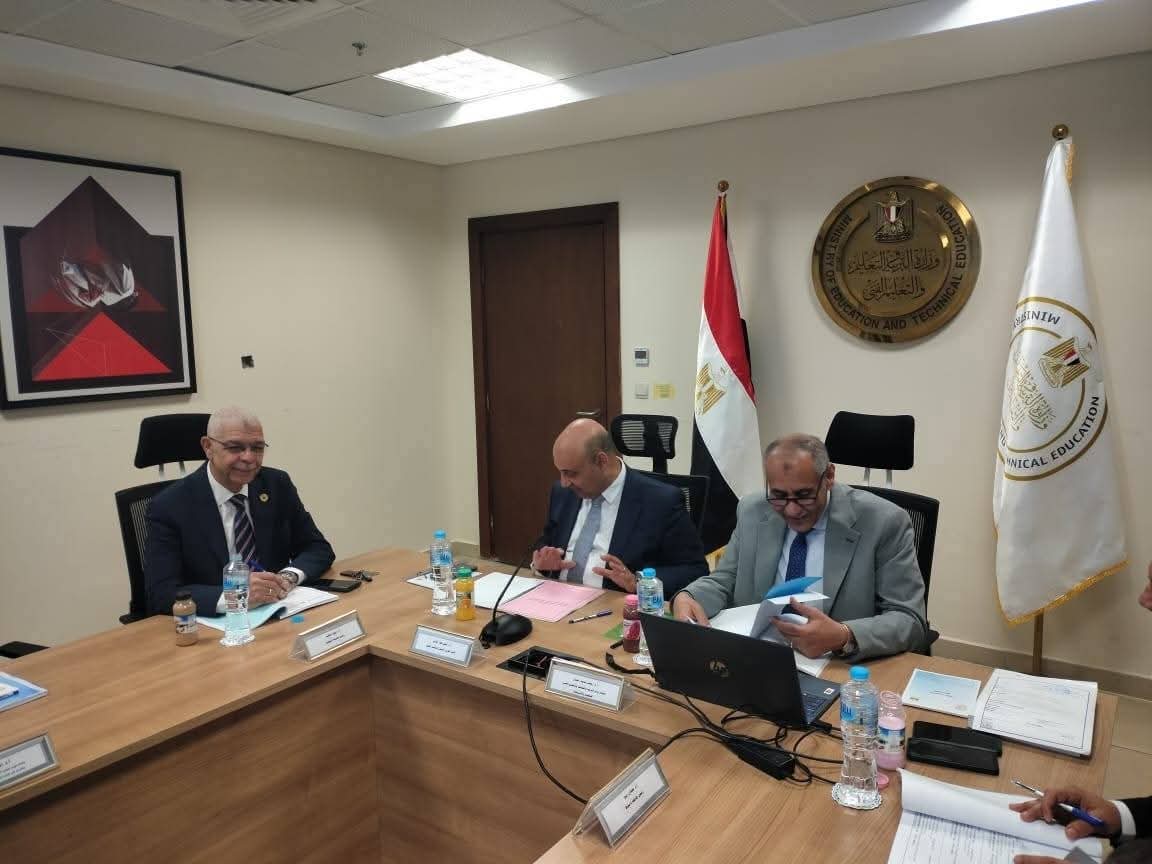 رئيس جامعة المنوفية يشارك في تطوير نظم الامتحانات وآليات التقويم التربوي باجتماع مجلس إدارة المركز القومي للامتحانات