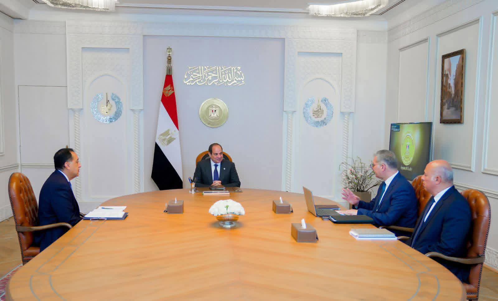 الرئيس السيسى يجتمع برئيس الوزراء ووزير البترول والثروة المعدنية