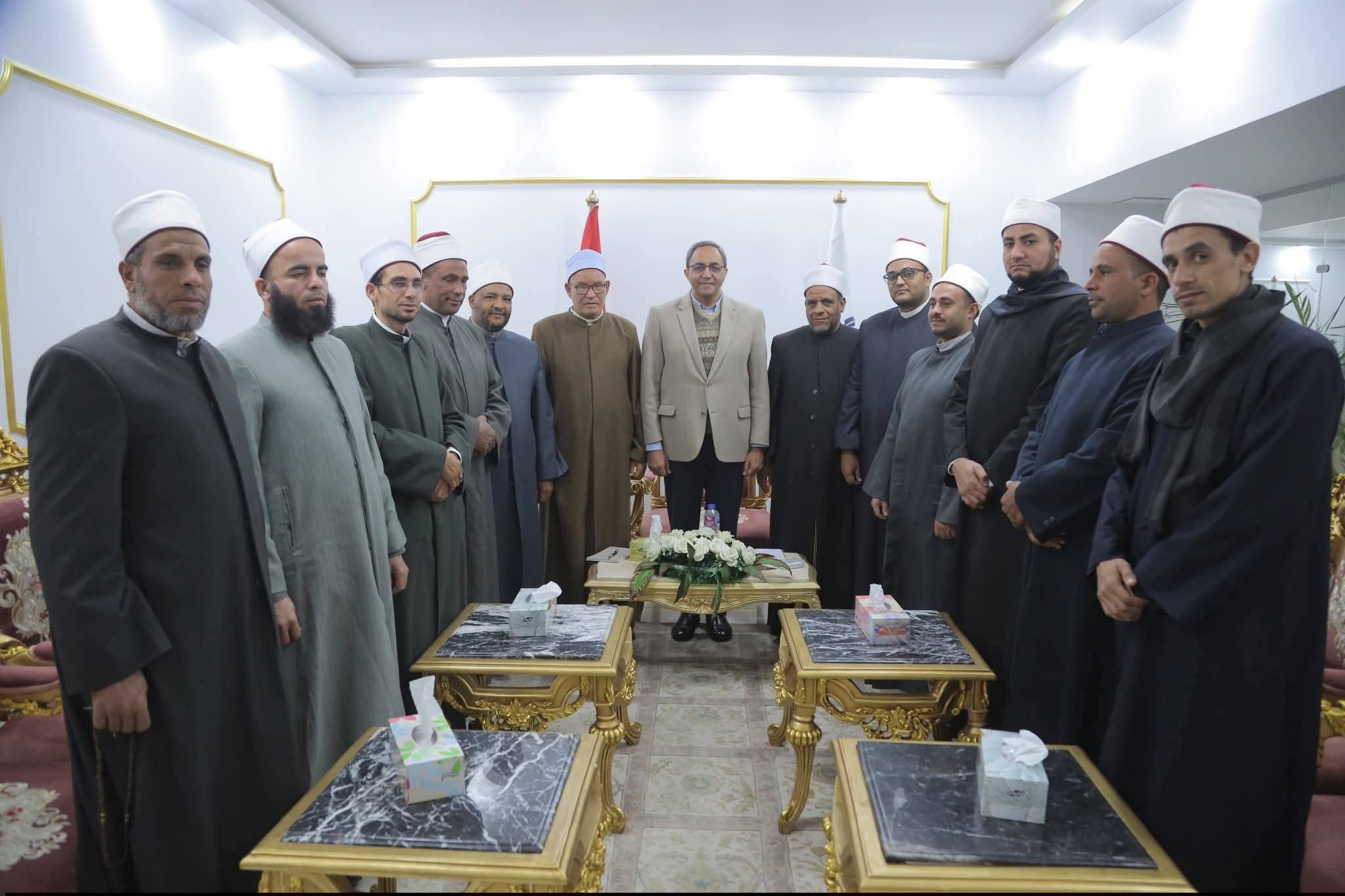 محافظ قنا يبحث مع وفد الأزهر تنفيذ قافلة دعوية بمراكز ومدن المحافظة