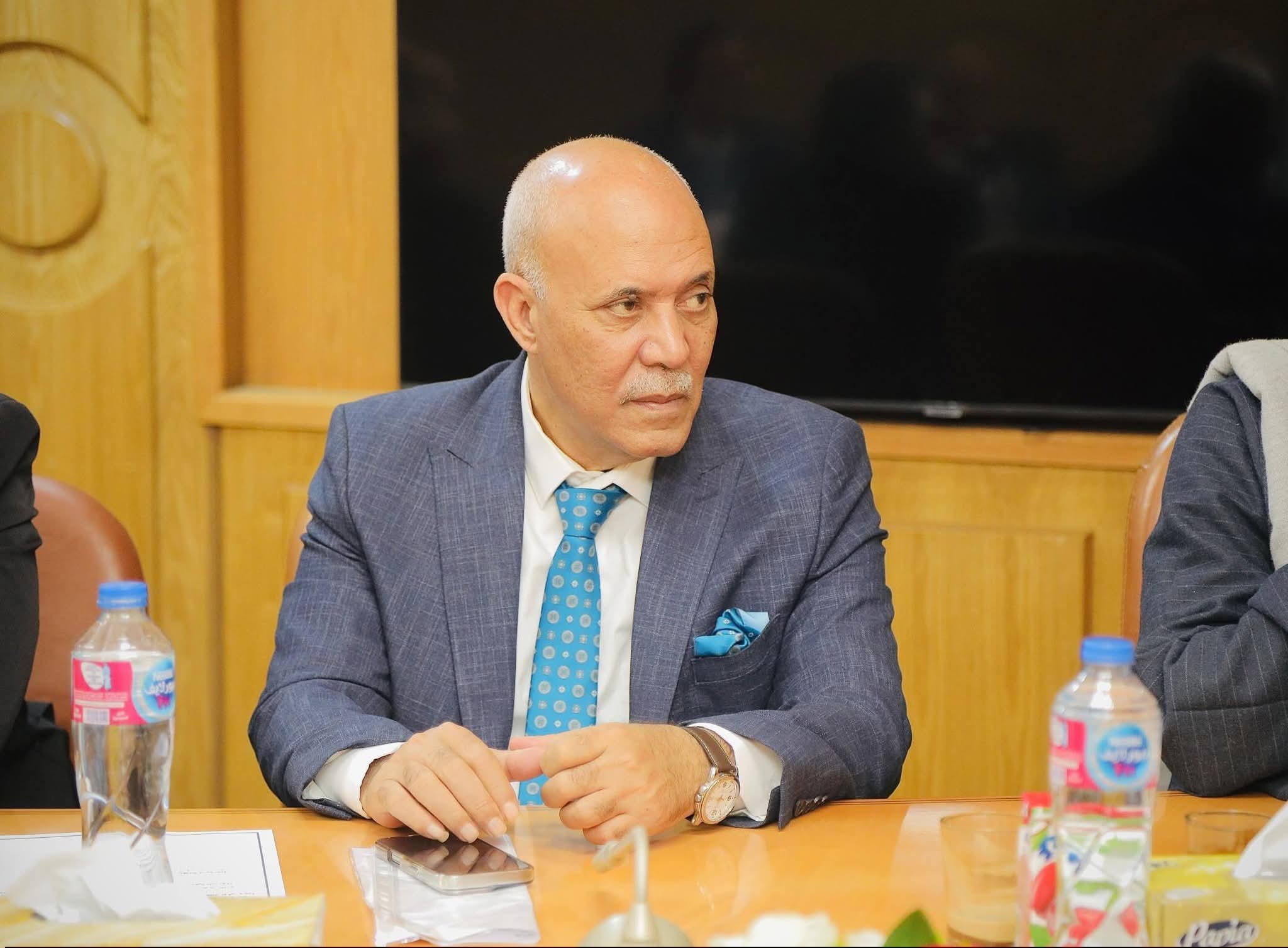 محافظ قنا يناقش أبرز القضايا الخدمية والاستثمارية مع أعضاء مجلسي النواب والشيوخخ