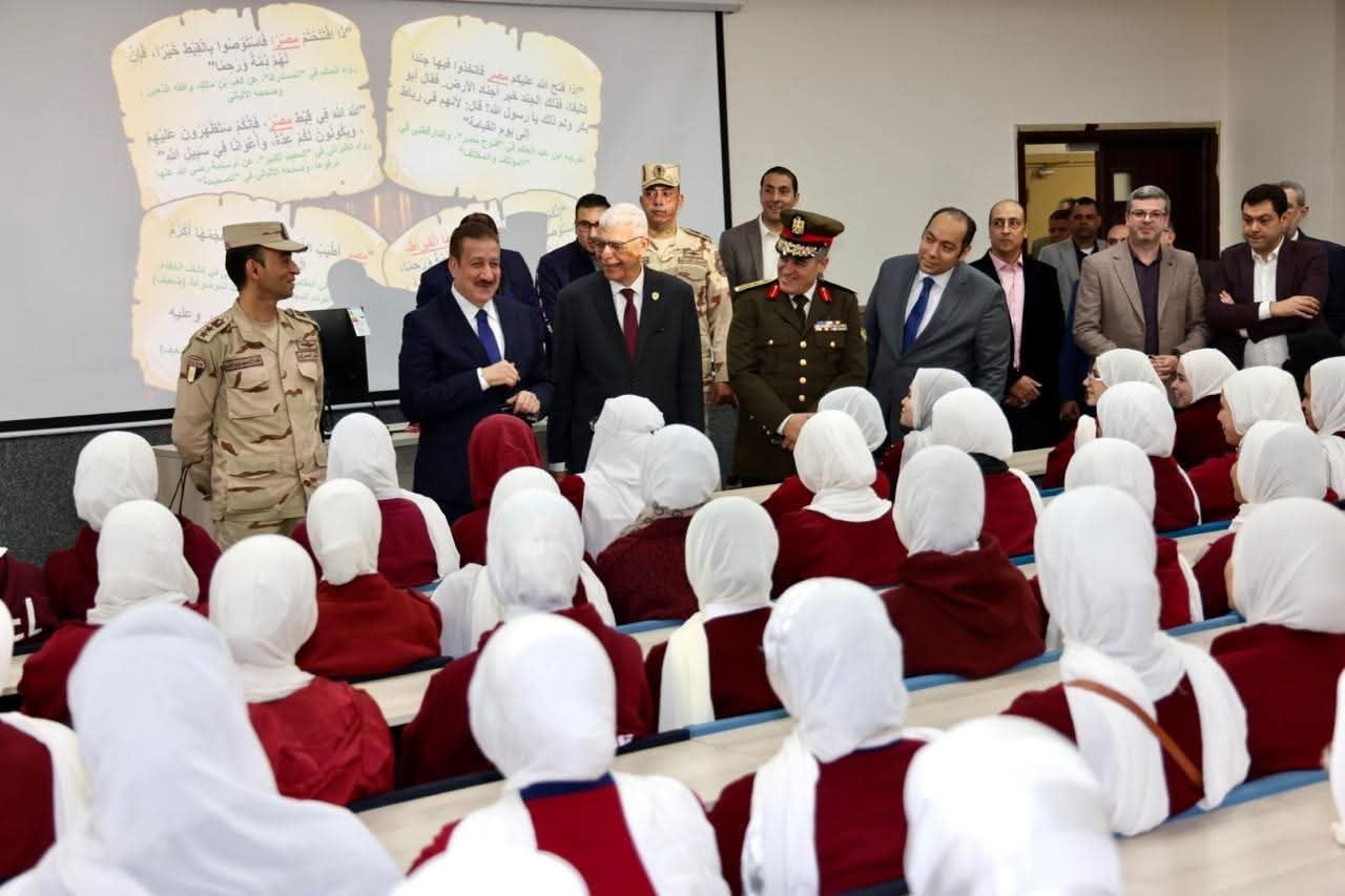 جولة تفقدية لرئيس جامعة المنوفية ومحافظ المنوفية بجامعة المنوفية الأهلية لمتابعة انتظام دورات التربية العسكرية للبنين والبنات