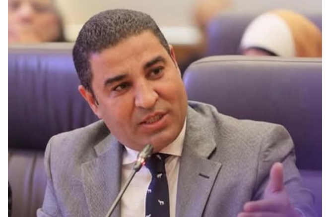 تعيين الدكتور مصطفى ثابت عميدًا لكلية الحاسبات والمعلومات بجامعة النهضة