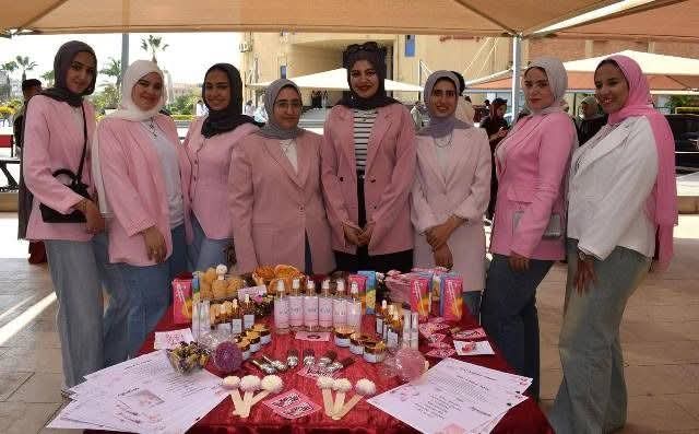 صيدلة الجامعة المصرية الروسية تنظم معرض الطلاب لمستحضرات التجميل