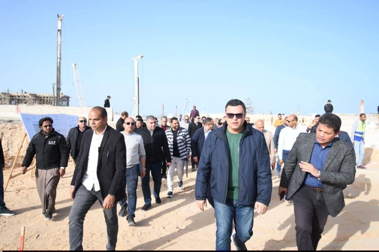 وزير الإسكان يتفقد محطة PS3 لرفع مياه الصرف وبحيرات نيو مارينا والبوغاز