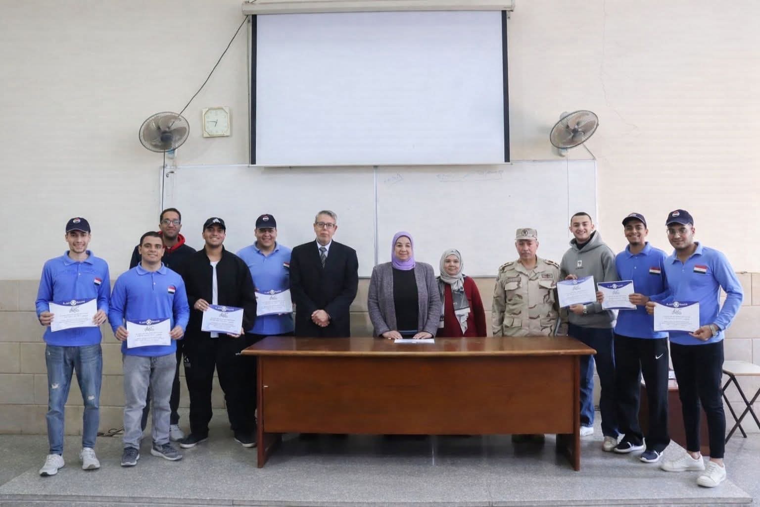 أكاديمية طيبة تكرم القائمين على دورة التربية العسكرية