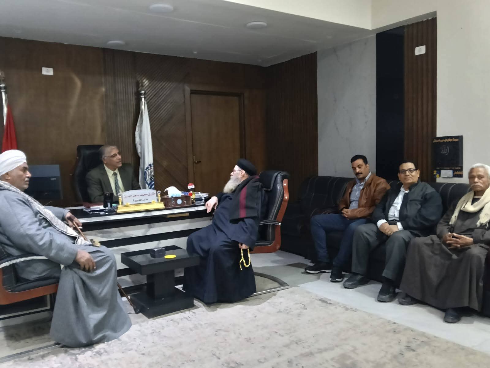 القمص بطرس زكريا والوفد المرافق له في زيارة لتهنئة وكيل وزارة التربية والتعليم بقنا