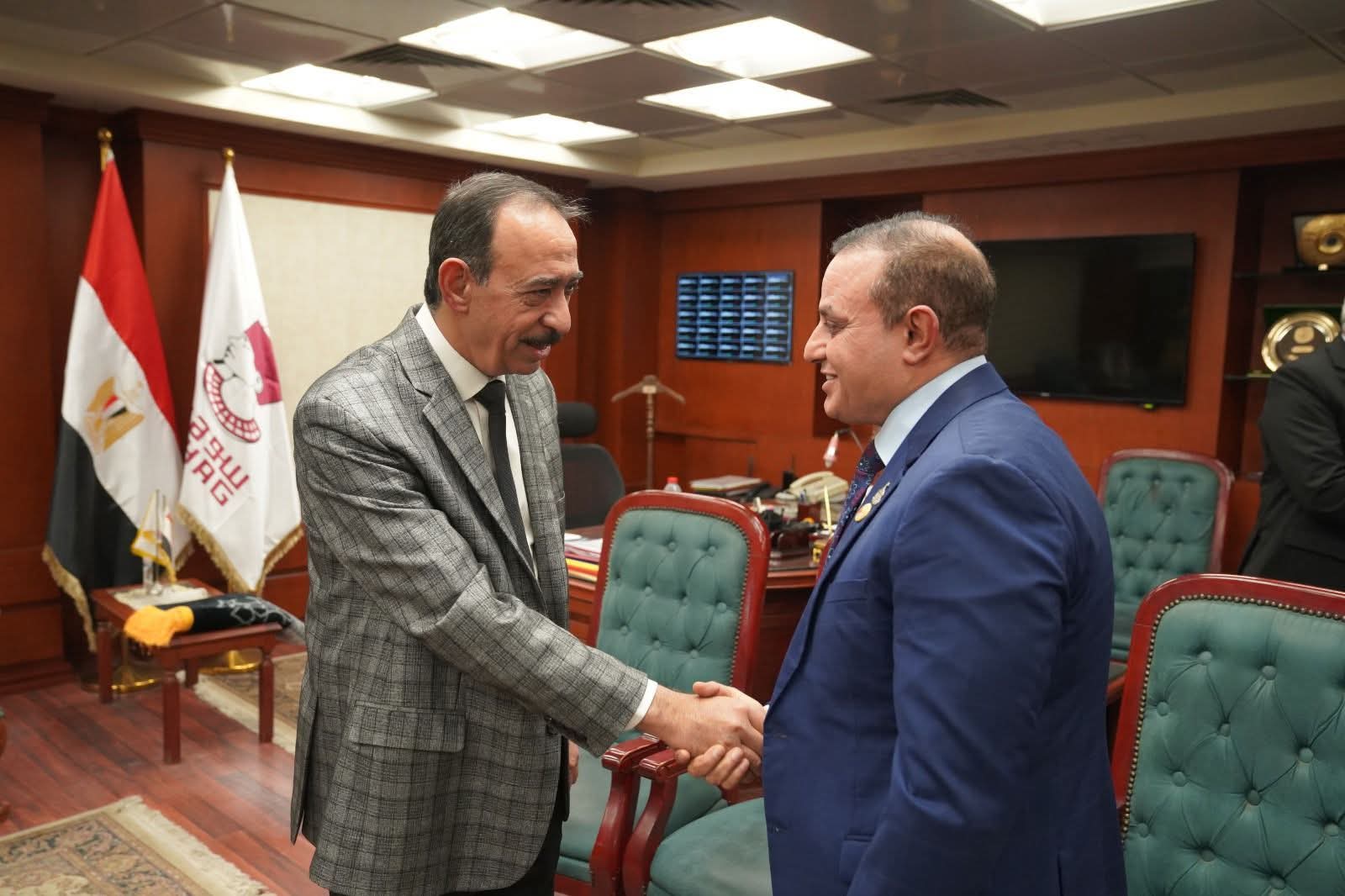 وفد من قيادات حزب حماة الوطن برئاسة النائب مختار همام يقدمون التهنئة لمحافظ سوهاج و نائب المحافظ
