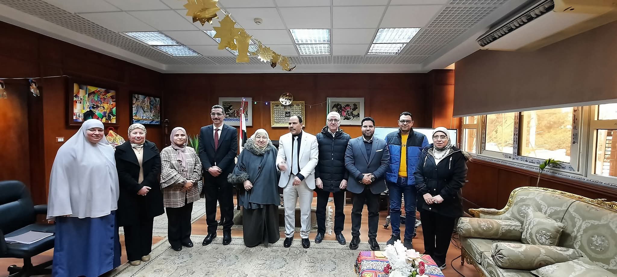 اجتماع نائب رئيس الجامعة لشئون خدمة المجتمع وتنمية البيئة مع مدير مركز ضمان الجوده لمناقشة معيار المشاركه الاجتماعيه مع فريق عمل إعداد ملف جامعه المنوفيه