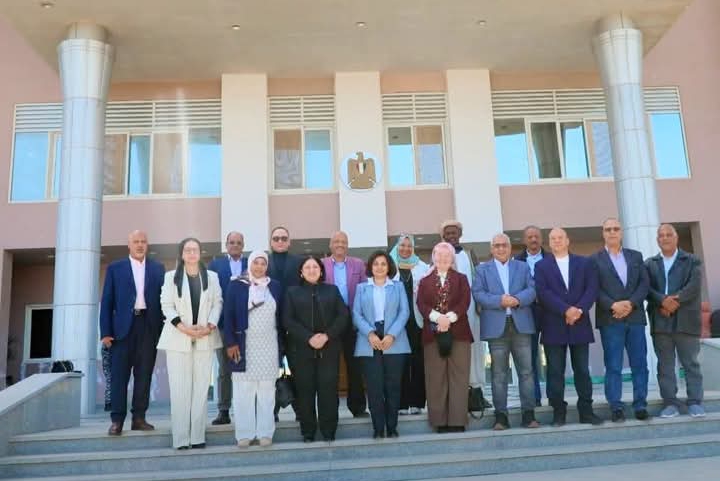 محافظ البحر الأحمر ونائبة وزيرة التضامن يبحثان دعم الأسر الأولى بالرعاية وتعزيز برامج الحماية الاجتماعية