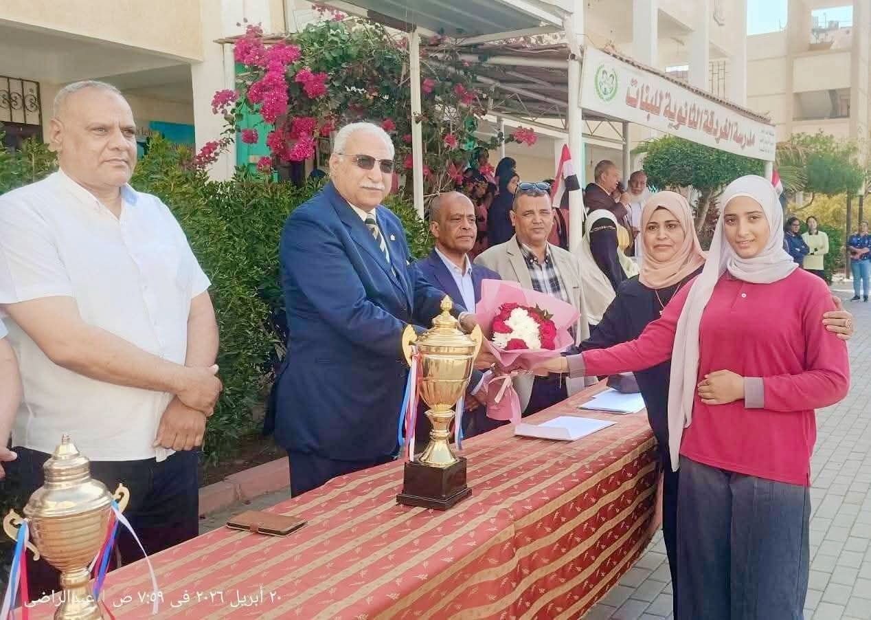تكريم المتفوقين وتعزيز الانضباط في جولة تعليمية بمدرسة الغردقة الثانوية للبنات