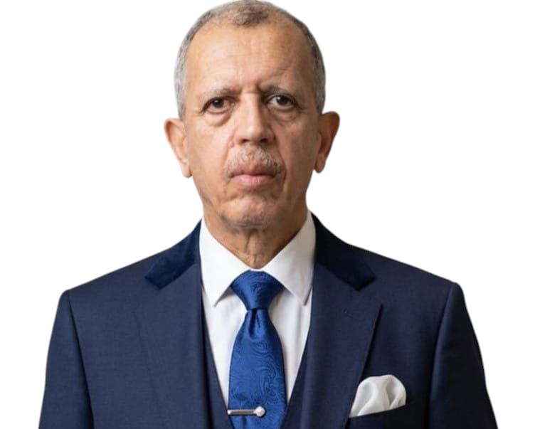 عندما تذوب بنية النظام السياسي بعد تمييع مفهوم السلطة، يتم استدراج النخبة المثقفة إلى لعبة التأويل