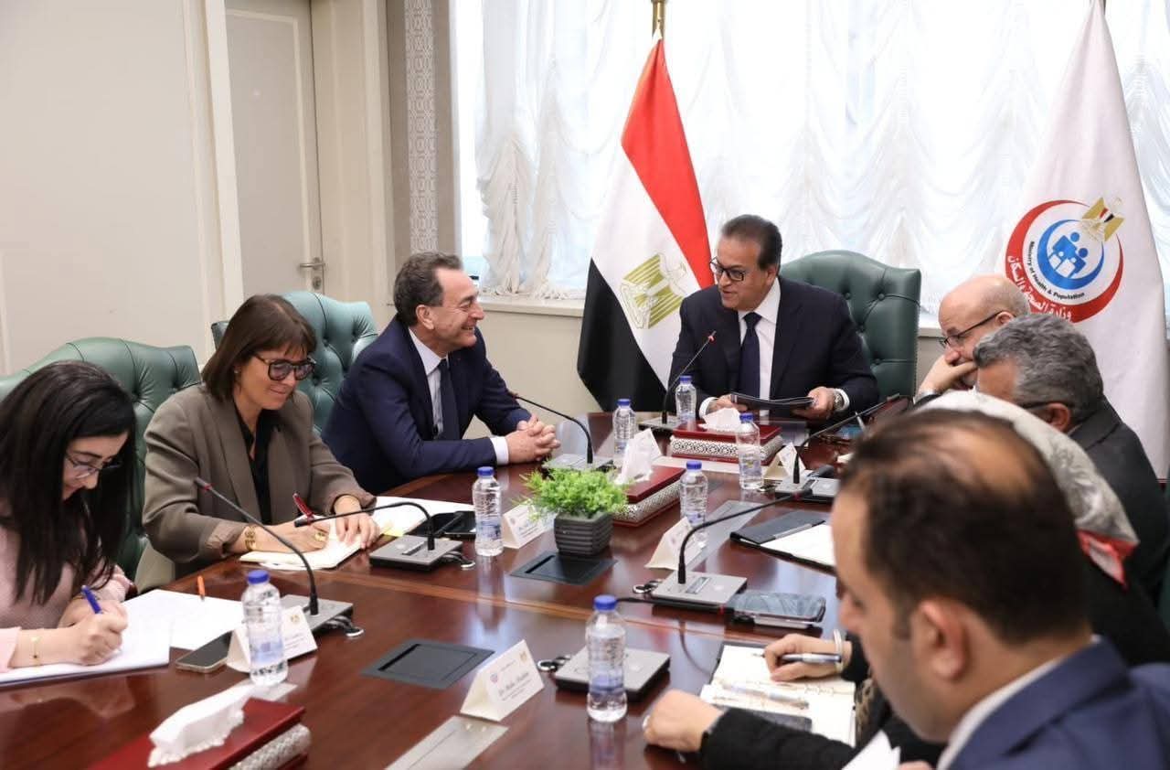 الدكتور خالد عبدالغفار يبحث مع السفير الفرنسى تعزيز علاج أطفال فلسطين المصابين بالأورام