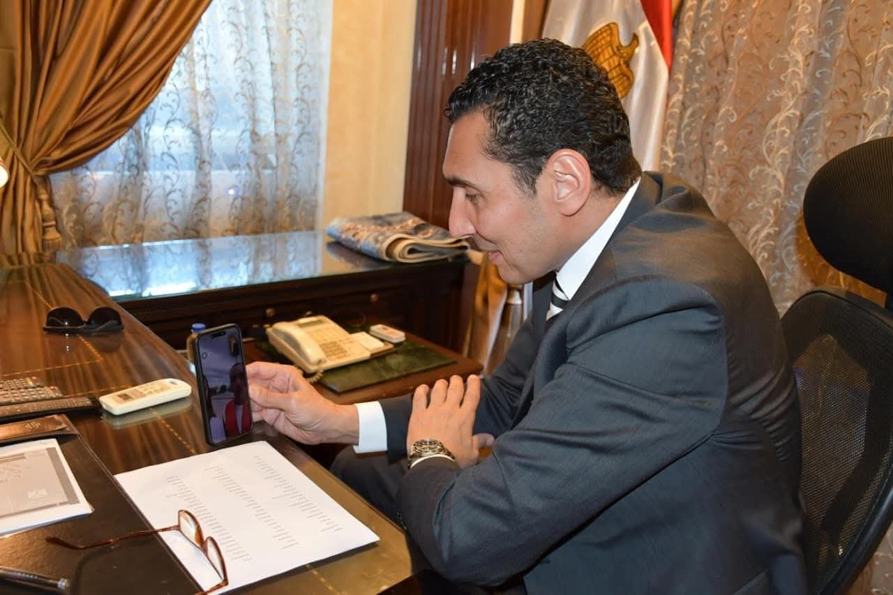 وزير الشباب والرياضة يُجرى اتصالاً هاتفياً باللاعبة جنا الجندى بعد تتويجها ببرونزية كأس العالم للخماسى الحديث ببلغاريا