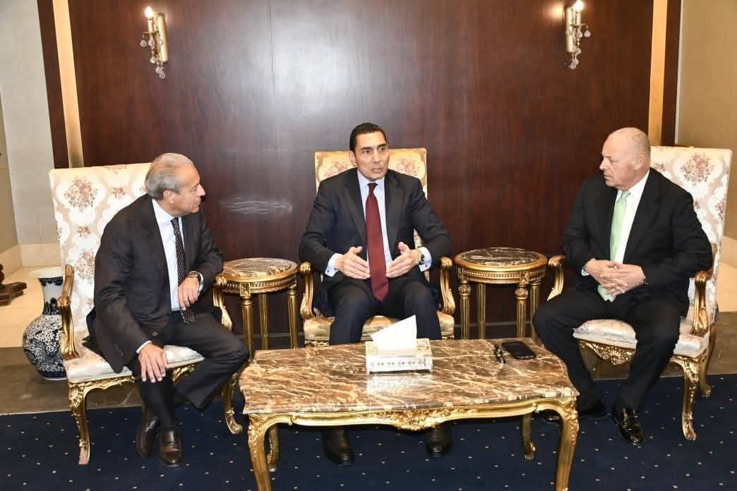 وزير الشباب والرياضة يؤازر منتخب مصر فى وديته أمام نظيره الروسى
