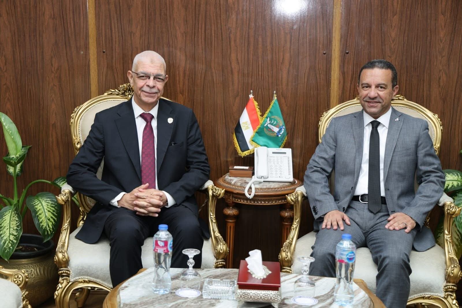 رئيس جامعة المنوفية يهنئ محافظ المنوفية بالعيد القومي للمحافظة ويؤكد دعم الجامعة لجهود التنمية وخدمة المواطنين