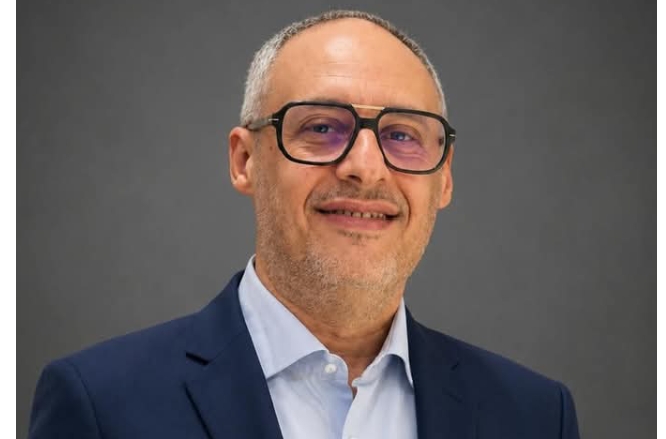 بصمة أحمد المنشاوي تقود 